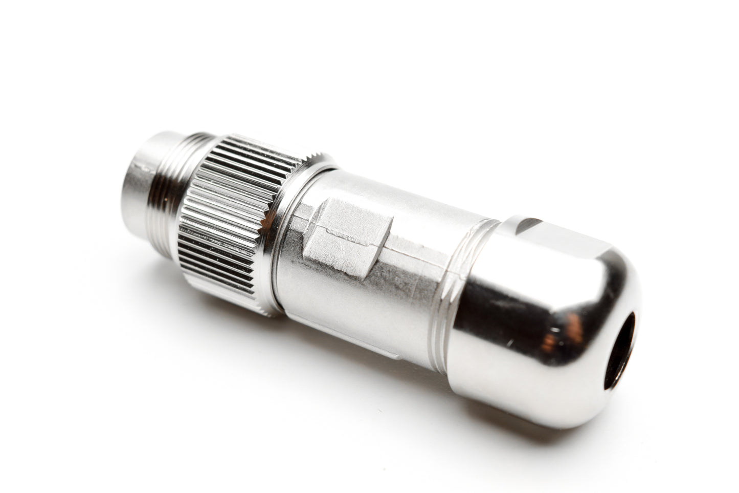 C091 11H008 001 4 Male Connectors with internal strain relief and metal locking ring. Complete EMI shielding in the fully mated and locked position (EMI security). Screw locking according to IEC 61076-2-106.