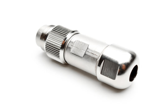 C091 31H004 100 4 Male Connectors with internal strain relief and metal locking ring. Complete EMI shielding in the fully mated and locked position (EMI security). Screw locking according to IEC 61076-2-106.
